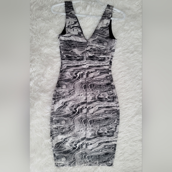 Guess Dress size XXS ptp 14.5 inches Marble Design - Picture 2 of 7
